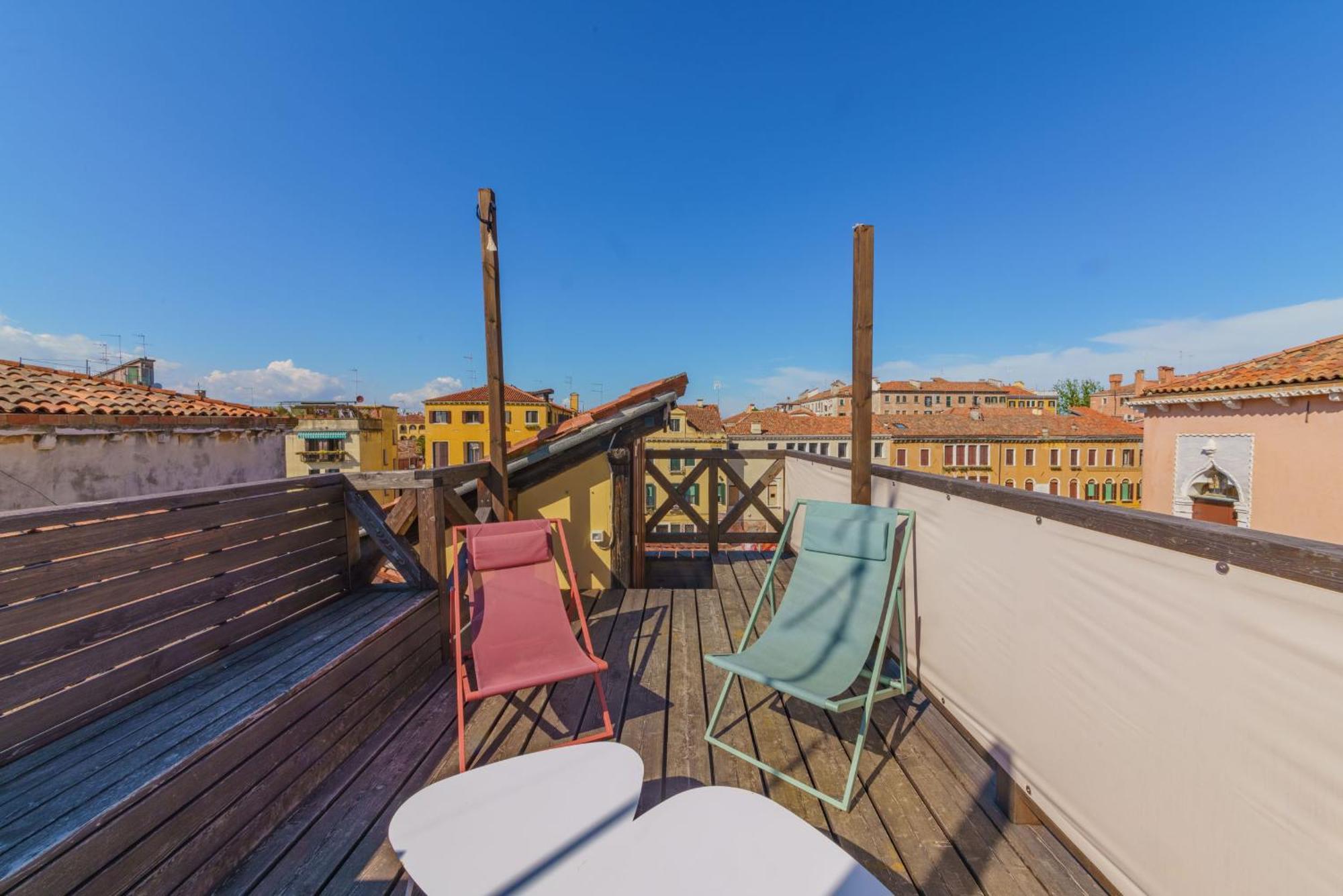 Casa Virginia Direct At The Canal Cannaregio With Own Roof Terrace Appartement