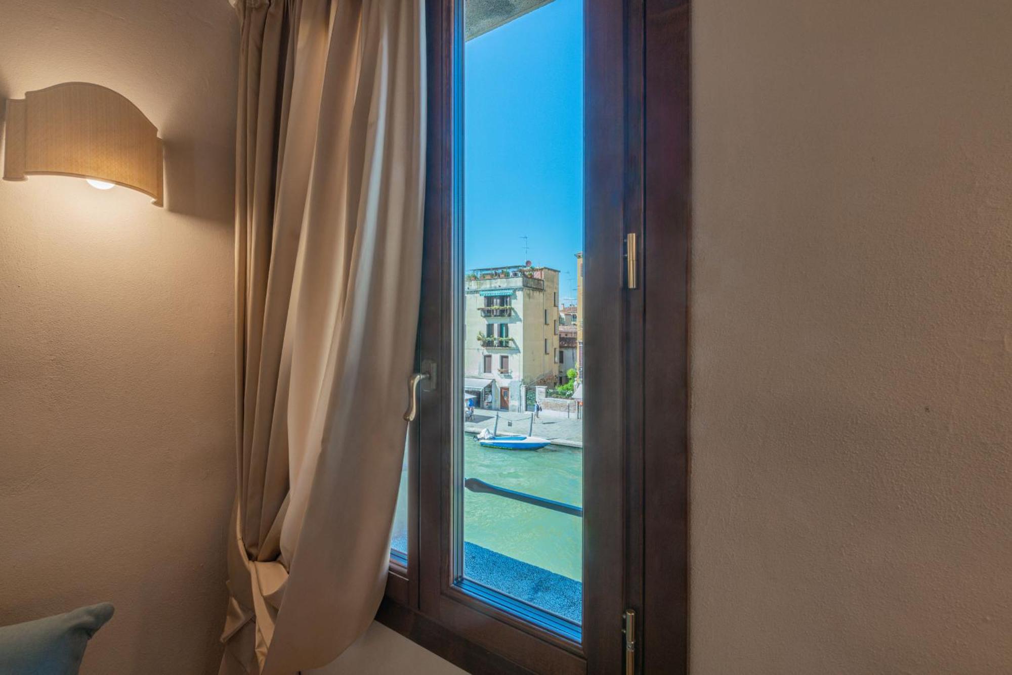 Appartement Casa Virginia Direct At The Canal Cannaregio With Own Roof Terrace